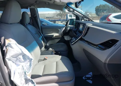 2016 Toyota Sienna Xle Premium 8 Passenger from USA, damaged, VIN 5TDYK3DC3GS761891